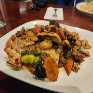 Phad Kee Mao with chicken (four stars).