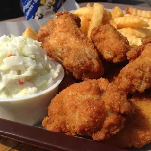 food, chicken wings and fried chicken