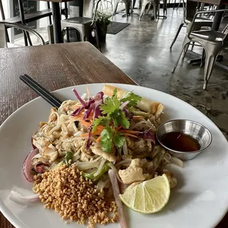 Pad Thai Chicken Lunch Special