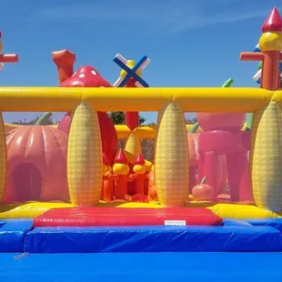 Outdoor inflatable jumphouse/slide