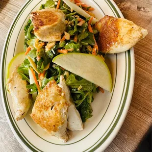 Grilled Ono &amp; Arugula Salad (has sliced pear, brie cheese, toasted almonds drizzled with balsamic vinaigrette)--delish!