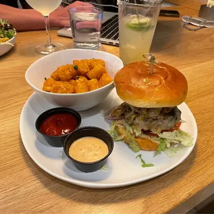 West coast burger, no pico.