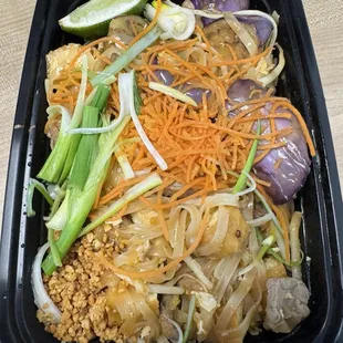 Pad thai with eggplant