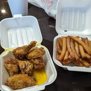 Garlic parmesan 6 piece wings and funnel cake fries.