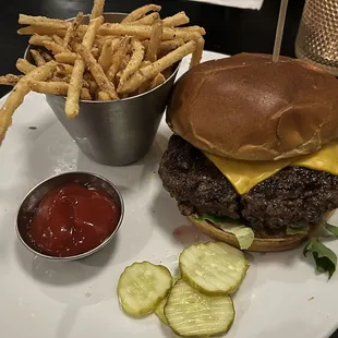 1/2 Pound Classic Cheeseburger