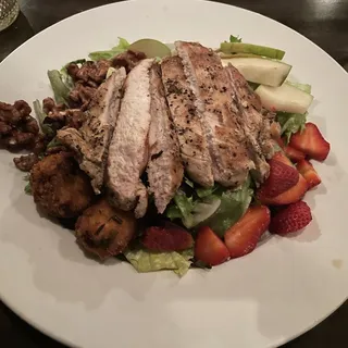 Grilled Chicken & Goat Cheese Salad