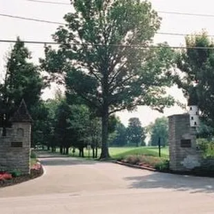 Summit Hills Country Club Entrance