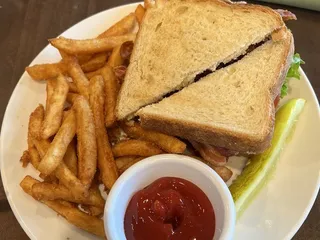 Triple Crown Country Club