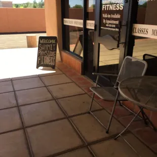 Cool place in the far corner of el mercado plaza. Top-notch trainers.