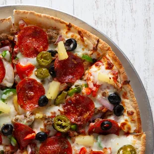 Summit Apex Hand Tossed - loads of toppings