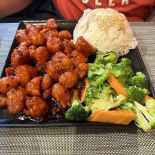 General tso's chicken dinner