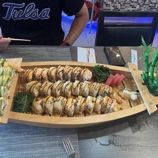 Hawaiian Roll, Sunset Hollywood Roll, Spicy Couple roll