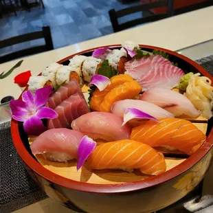 Sushi &amp;Sashimi Combination