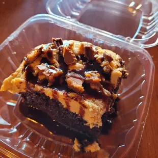 Reese&apos;s peanut butter cake