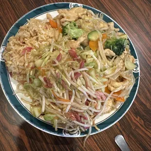 Chicken chop suey chow mein lunch special.