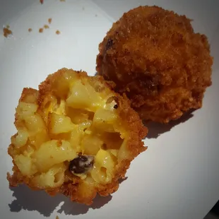 Bacon Mac &amp; cheese balls - Crave