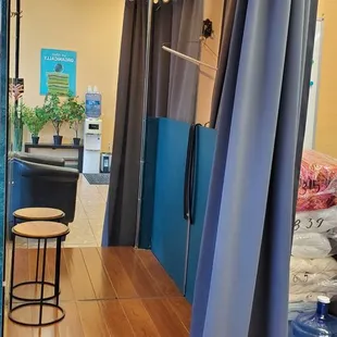 Italian Tailor who have worked for 65 years is working together.