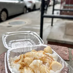 Rice rolls with fish balls