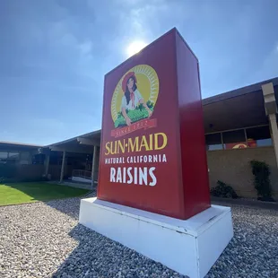 World's Largest Raisin Box