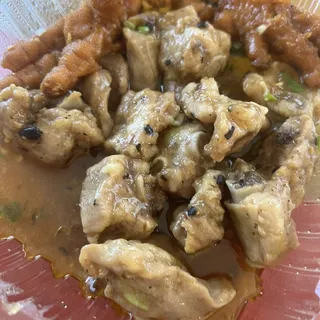 Chicken Feet and Spareribs (L) ()