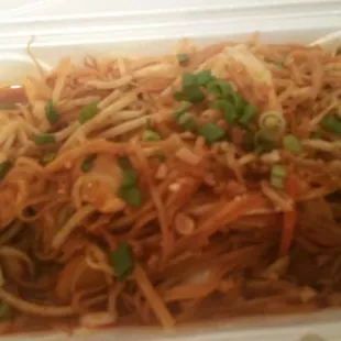 Chicken pad thai. Weird tomato sauce though