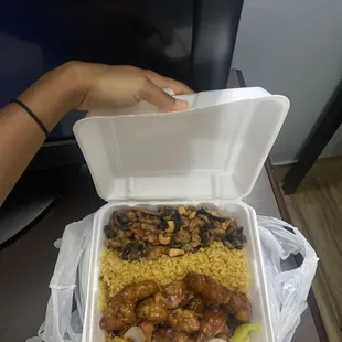 Two ENTREES with TWO sides should never come one one plate