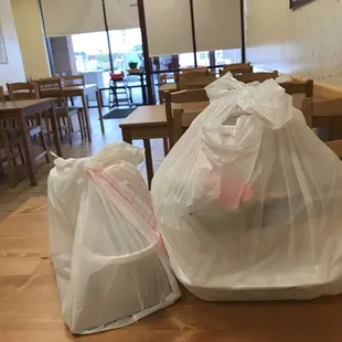 Lunch time come here and eat the food good