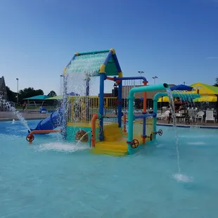 Another pic of the kiddie area