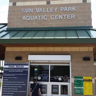 Entrance area with pay window