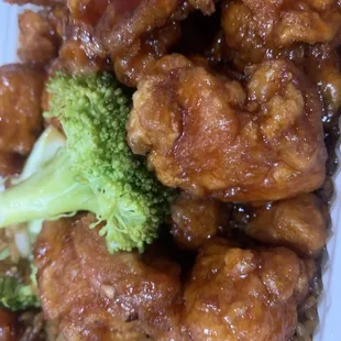 L8. General Tso's Chicken Lunch Special