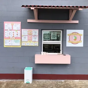 Window to order located on California Ave