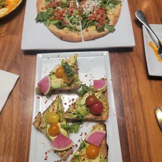 Perfecto Pesto Pizza Brunch