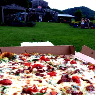 BLT pizza at Suncrest Gardens.