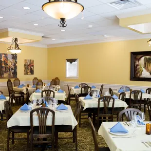 Dining room at Suncrest Grille.