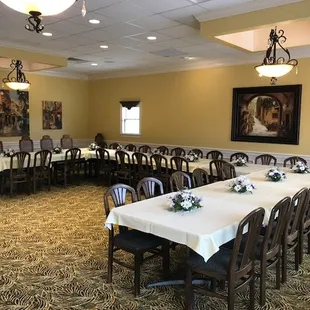 Perfect set up for a rehearsal dinner.