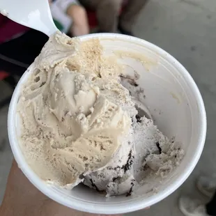 Peanut butter Pie and cookies and cream!