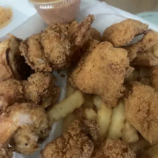 shrimp &amp; catfish nugget basket with spicy tatar sauce