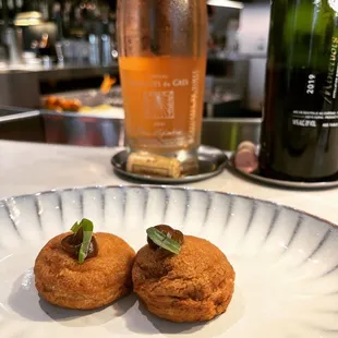 Duck liver gougeres w apple butter