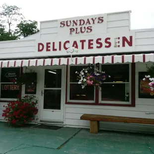 This is SUNDAYS PLUS... Country Store!!