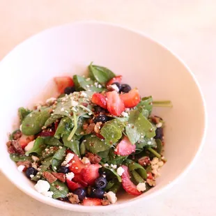 Strawberry spinach salad