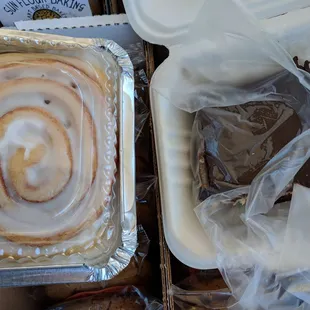 Vegan cinnamon roll and peanut butter brownie on top of cookie sandwiches at vegfest la Woodley park