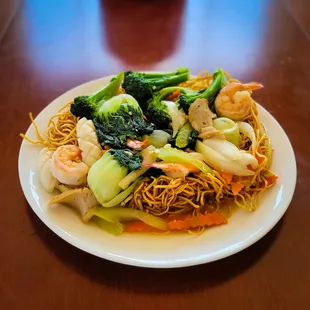 Seafood Crispy Noodles (Mi Xao Gion)