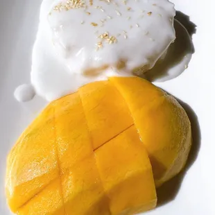 Mango sticky rice dessert