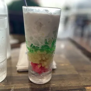 Vietnamese Rainbow Dessert - Che Suong Sa Hat Luu