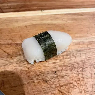 Scollop nigiri