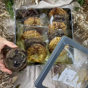 Hojicha Chocolate and Corn Miso Cookie Tins