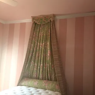 Bed canopy