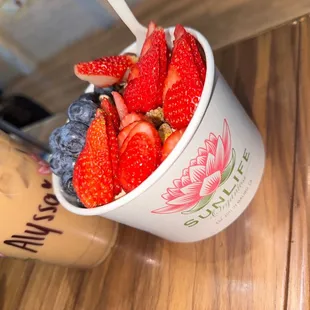 Mushroom latte and dragon bowl