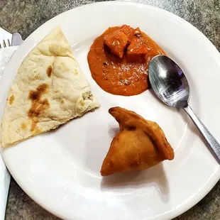 Plain Naan, A bit of Tikka Masala, and a Samosa. Yum!