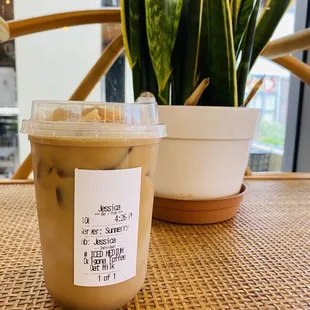 Pretty plant delicious coffee = cute picture lol